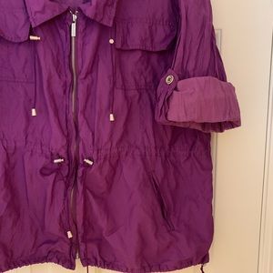 😊FREE😊W/ $45 Purchase - KENNETH COLE thin zippered jacket - Rain resistant